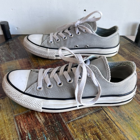 Converse women low top sneakers size 7, gray base with green tongue, and green - Picture 4 of 9